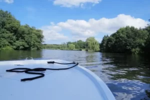 Hire a day boat